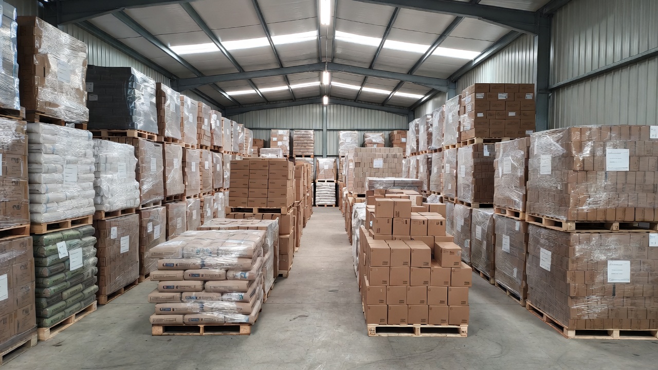 Quru tikinti materiallarının logistikası